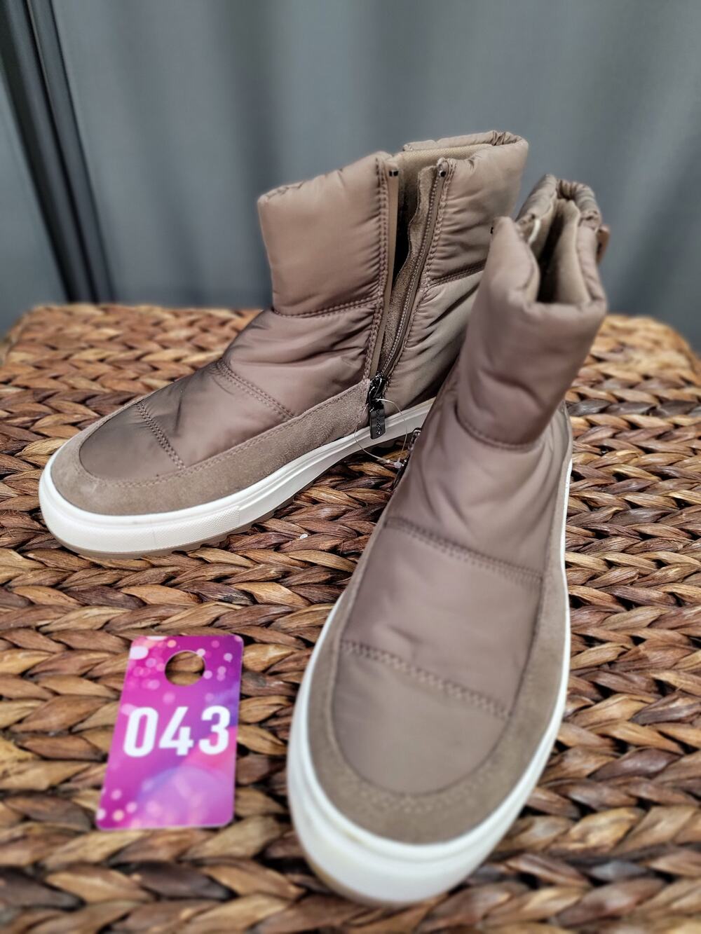 Blondo Samarie Platform Boots Women's Size 9 M Brown Quilted Waterproof Booties